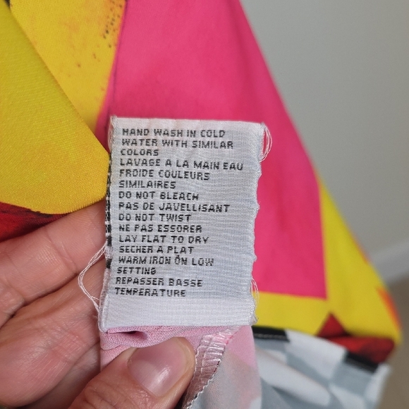 NESS Abstract Geometric Print Blouse Pink Orange Yellow Black White Women’s Size - Picture 7 of 8